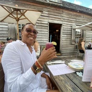 Meet your Posher, Leonor